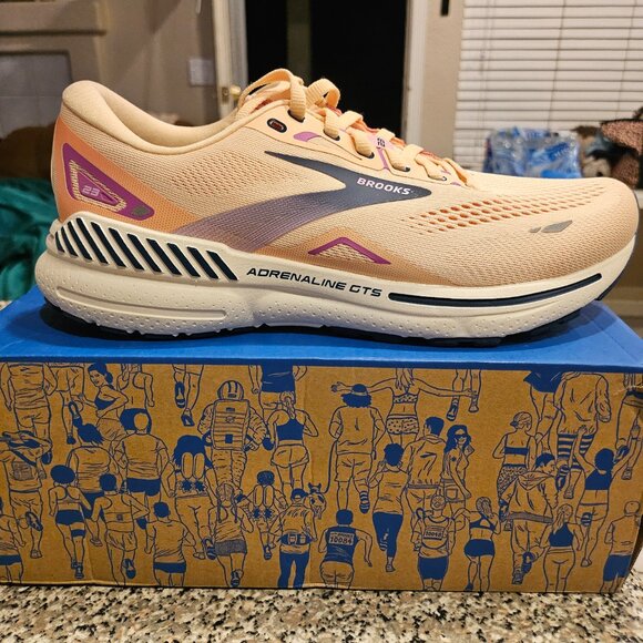 Brooks Womens tennis shoes 9.5 - Picture 2 of 5